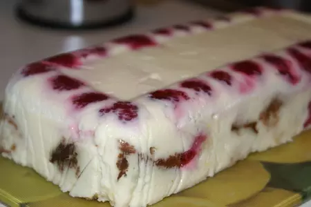 Сметанно-бисквитный десерт с малиной: шаг 5