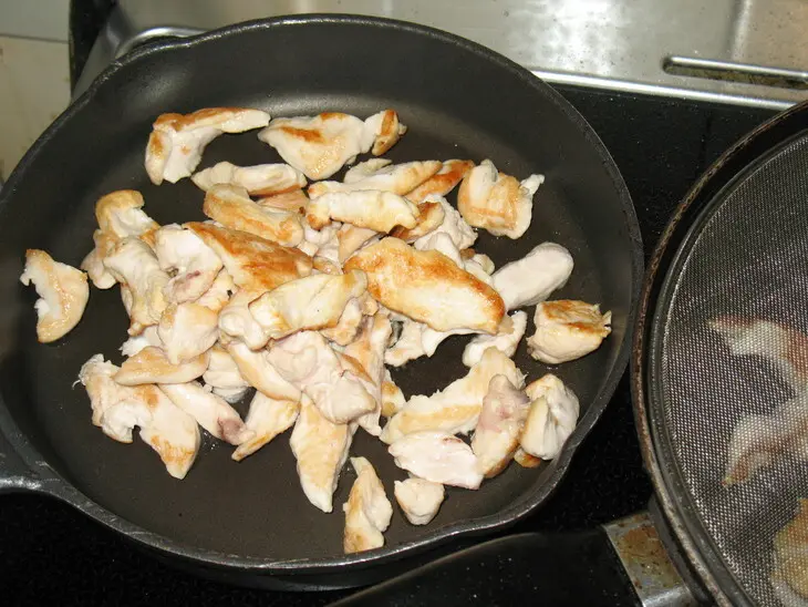 Карри с курицей, нутом, цветной капустой и кокосовым молоком.: шаг 1