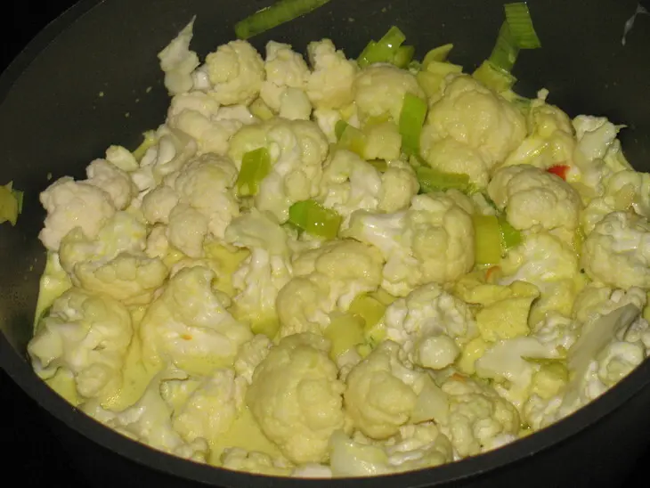 Карри с курицей, нутом, цветной капустой и кокосовым молоком.: шаг 7