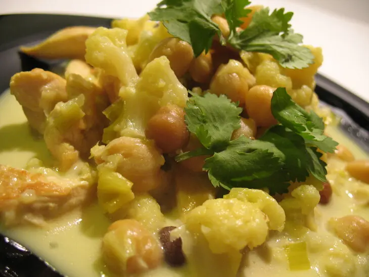 Карри с курицей, нутом, цветной капустой и кокосовым молоком.: шаг 9