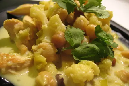 Карри с курицей, нутом, цветной капустой и кокосовым молоком.: шаг 9