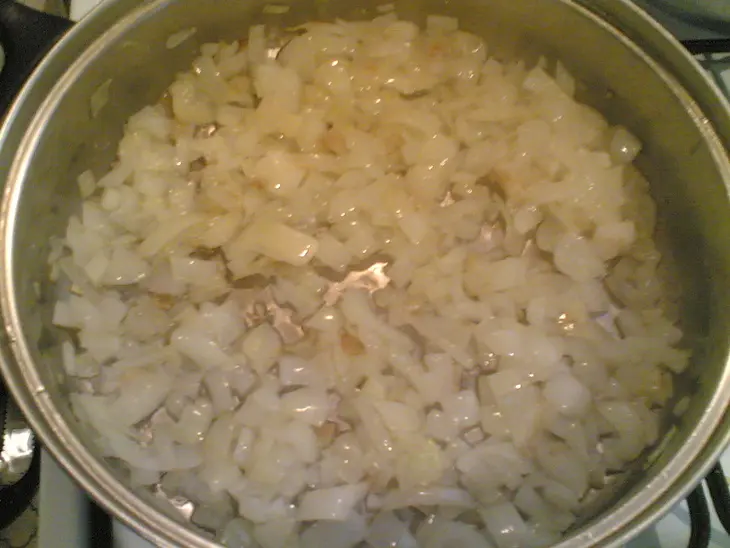 Сосиски с капустой и яблоками по-баварски: шаг 2