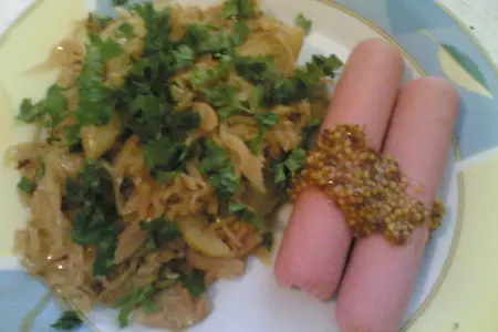 Сосиски с капустой и яблоками по-баварски: шаг 6