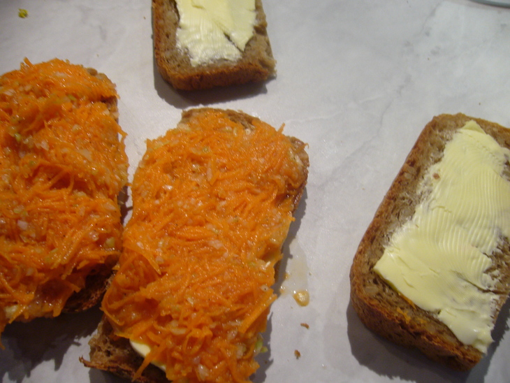 Теплые бутерброды с морковью: шаг 2