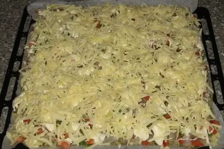 Рыбка на картофельной перинке под сырным одеялком.: шаг 2