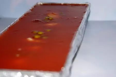Заливное из белой рыбы с томатным соком: шаг 7