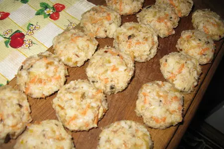 Рисово - рыбные ( с консервы ) котлеты  с овощами: шаг 3