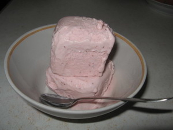 Клубничное мороженое "сладкий вкус лета": шаг 2