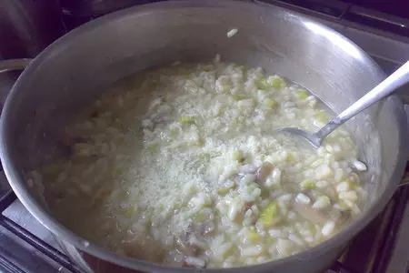 Ризотто  с луком пореем и грибами: шаг 7
