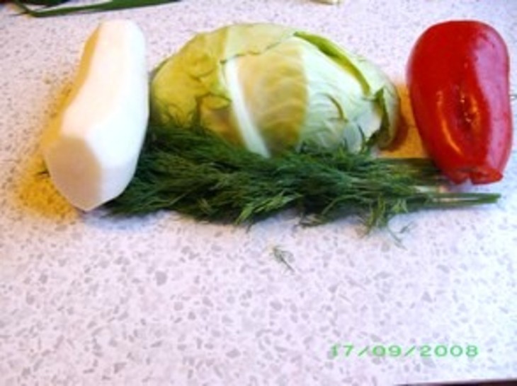 Салат витаминный с капустой: шаг 1