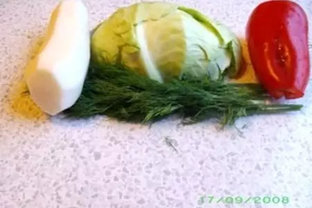 Салат витаминный с капустой: шаг 1