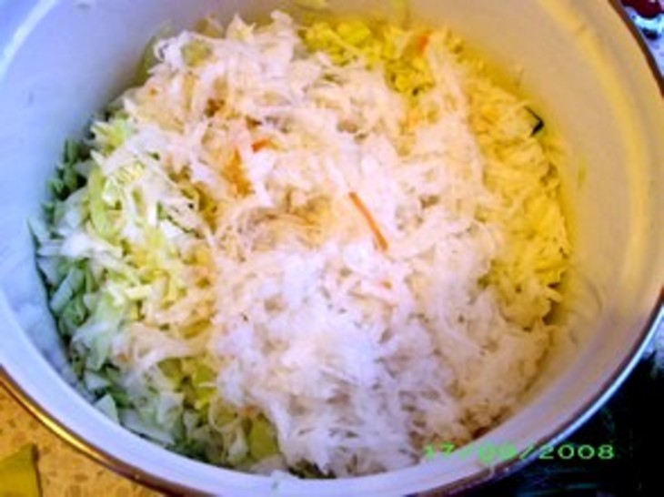 Салат витаминный с капустой: шаг 4