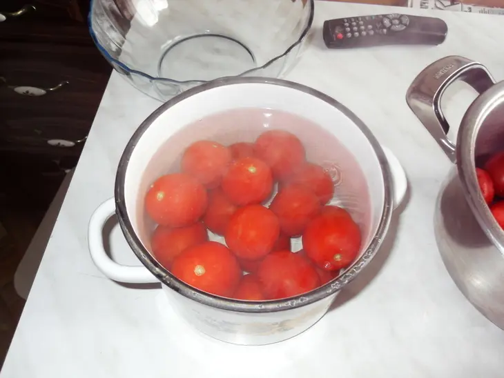 Маринованные помидоры (всего за сутки): шаг 1