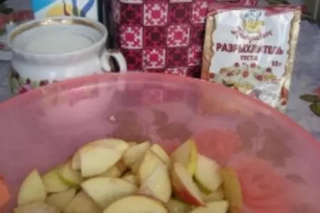 Оладушки с яблоками: шаг 1