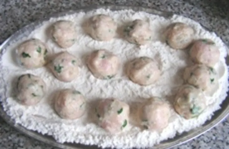 Куриные фрикадельки в сливочном соусе: шаг 4