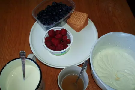 Торт "птичье  молоко" с моими добавлениями: шаг 2