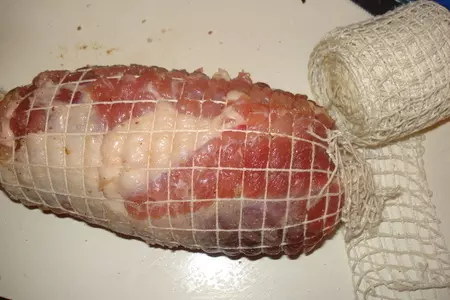 Мясной рулет с черносливом: шаг 3