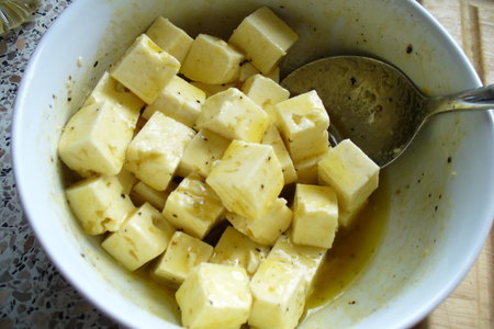 Традиционные овощи в нетрадиционном маринаде, с сырной булочкой: шаг 6