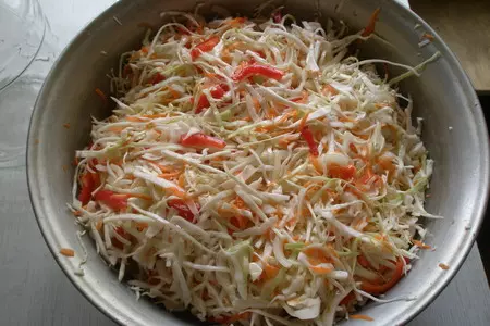Капустный салат на зиму: шаг 6