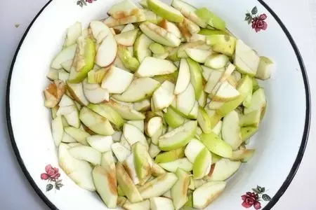 Быстрый яблочный пирог: шаг 1