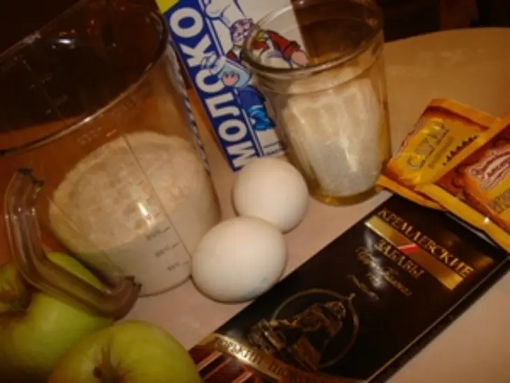 Шоколадный рулет с яблоками: шаг 1