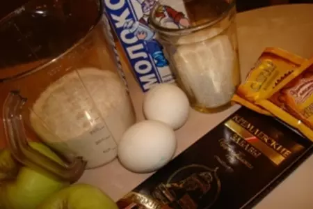 Шоколадный рулет с яблоками: шаг 1