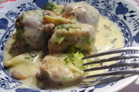 Брокколи-кнедли под соусом с брокколи и шампиньонами: шаг 8