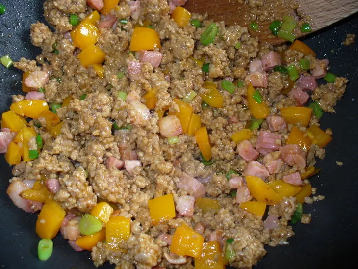 Брюссельская капуста с беконом и фаршем: шаг 5