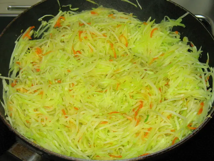 Мясные шарики с рисом и кольраби.: шаг 2