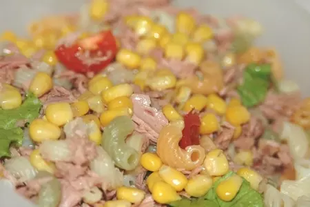 Салат с тунцом и макаронами: шаг 3