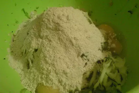 Оладьи кабачковые с ржаной мукой: шаг 2