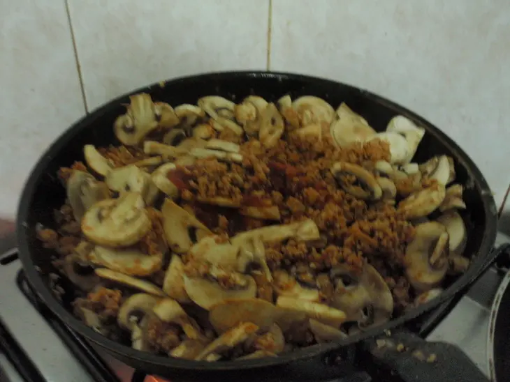 Лазанья с мясом и грибами: шаг 1