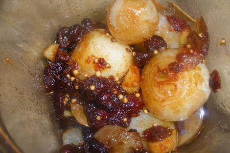 Маленькие луковички, в вине, чесноке  и с пряностями: шаг 3