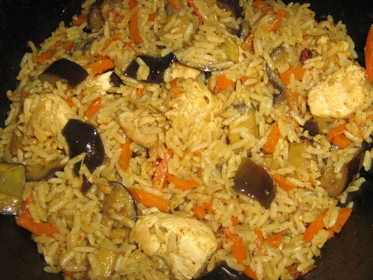 "плов" с баклажанами и куриной грудкой.: шаг 2