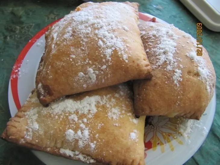Пироженые из творожного теста с банановым кремом и клубникой: шаг 7