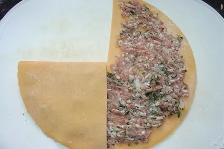 Мясные уголки или слоёные чебуреки.: шаг 2