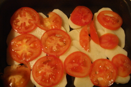 Запеченая картошечка с помидорами под сырной корочкой: шаг 1