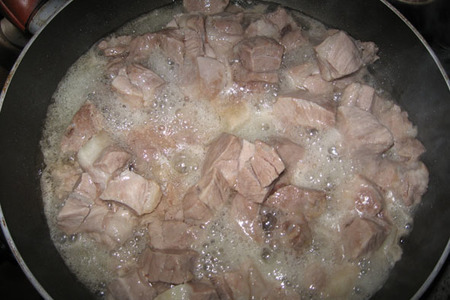 Свинина с грибами под горчичным соусом в горшочке: шаг 1