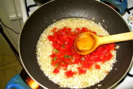 Баклажаны фаршированные овощами: шаг 3
