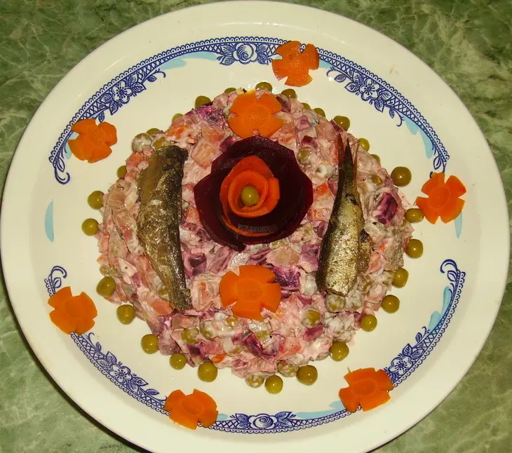 Винегрет с шпротами: шаг 1