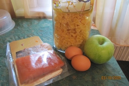 Салат с копченой рыбой и кислым яблоком: шаг 1