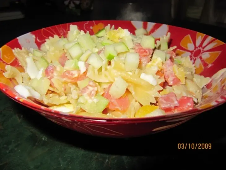 Салат с копченой рыбой и кислым яблоком: шаг 3