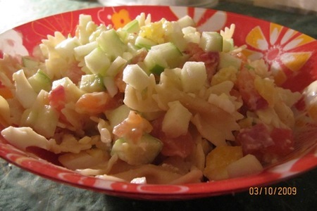 Салат с копченой рыбой и кислым яблоком: шаг 4