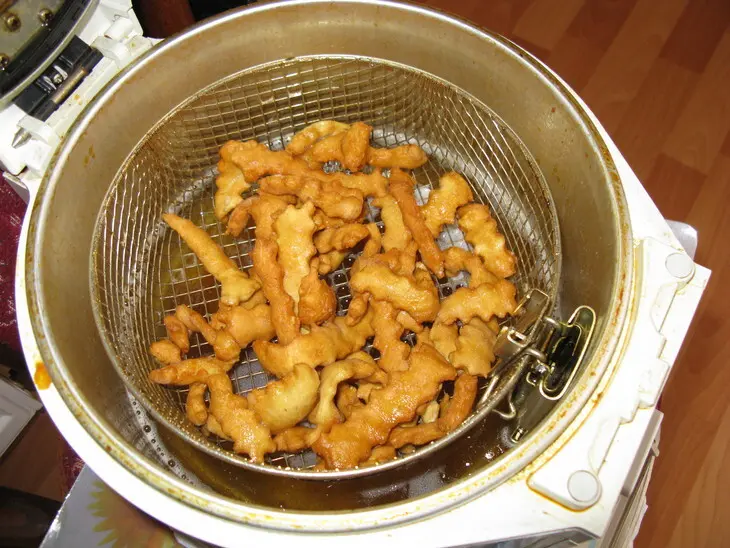 Палочки из сырого картофеля, жареные и печёные: шаг 5