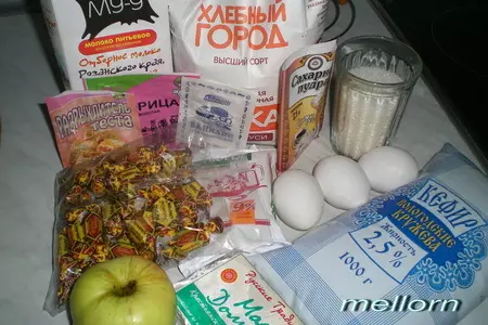Творожный пирог на кефире в карамели: шаг 1