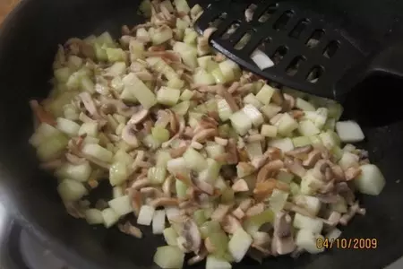 Каннеллони с цуккини, грибами и кедровыми орешками: шаг 1