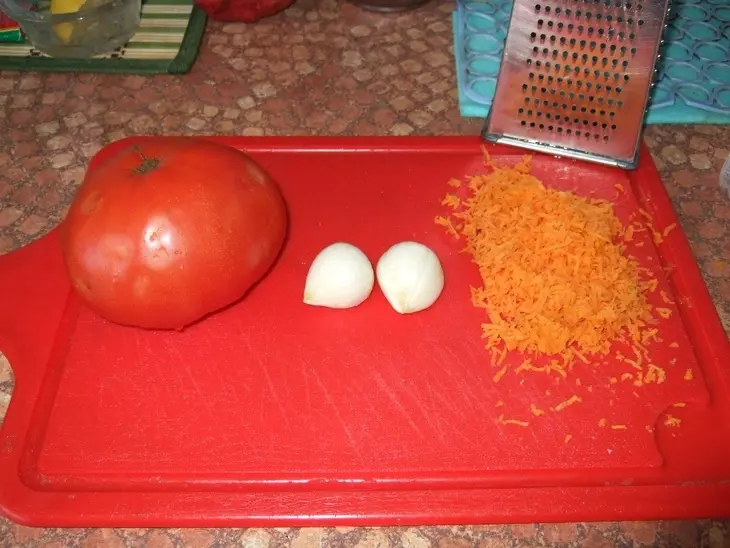 Мясо с макаронами в томатно чесночном соусе: шаг 3