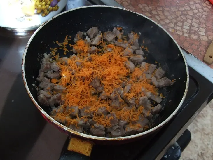 Мясо с макаронами в томатно чесночном соусе: шаг 6