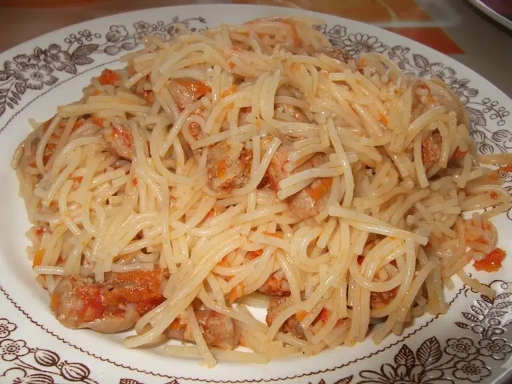 Мясо с макаронами в томатно чесночном соусе: шаг 9