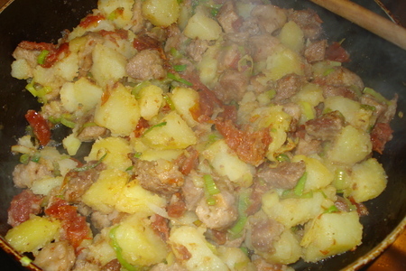 Свиное рагу с картофелем в тыкве под сметанным соусом: шаг 3